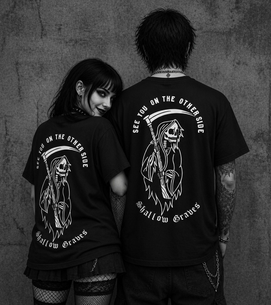 Deux modèles de dos portant le t-shirt Shallow Graves « See You On The Other Side »